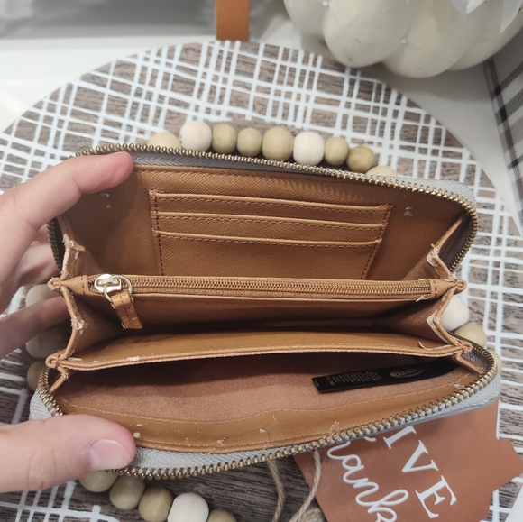 🥰GUC Fossil Brand Polka Dot Zip Around Water Repellent Wallet - Picture 5 of 7